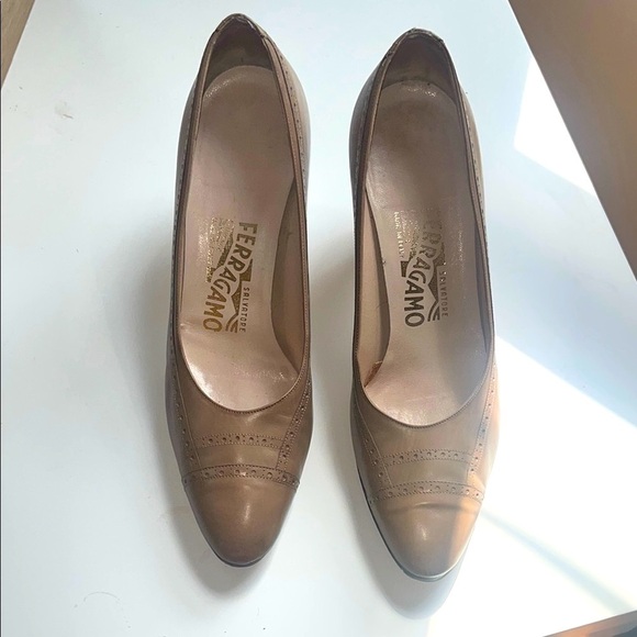 Salvatore Ferragamo Brown Classic Heels 8.5 AA - Picture 1 of 8